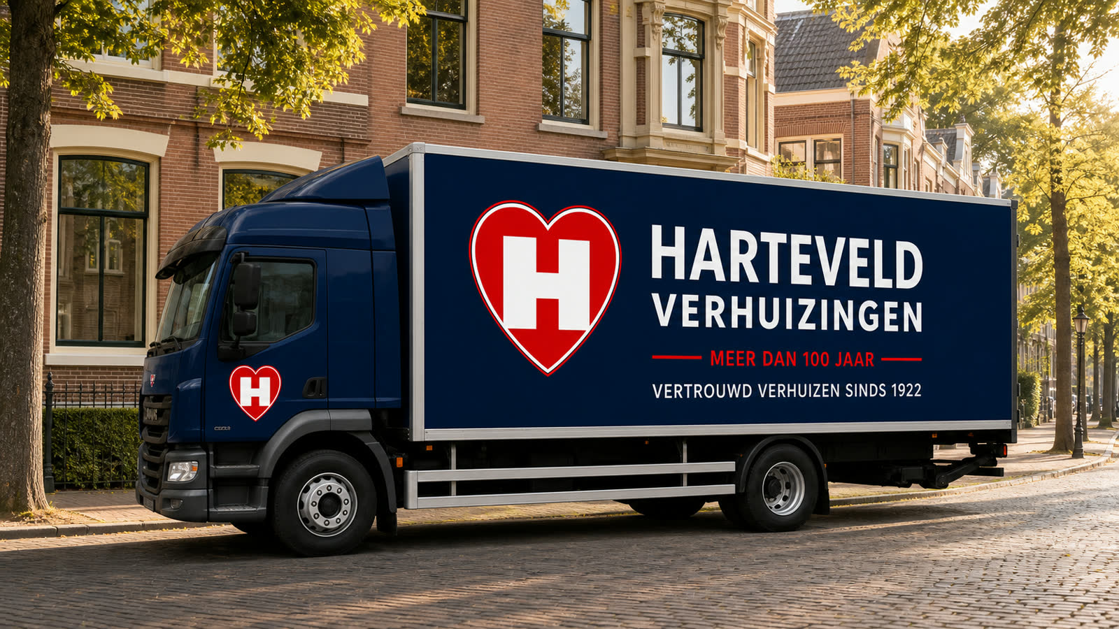 De huidige verhuiswagen van Harteveld Verhuizingen in een Haagse straat